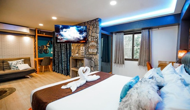 CLOCKWORKORANGE Luxury Studios with Netflix