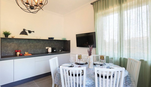Cloe Apartment