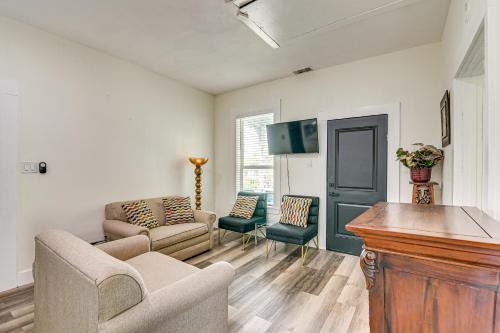 Close to Beach: Walkable Galveston Getaway!
