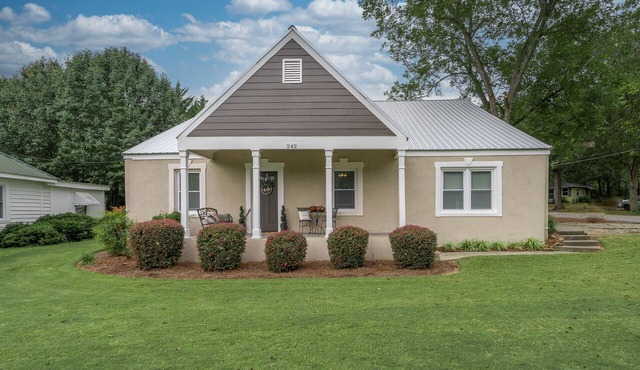 Close to Beautiful Downtown Monroe, Georgia