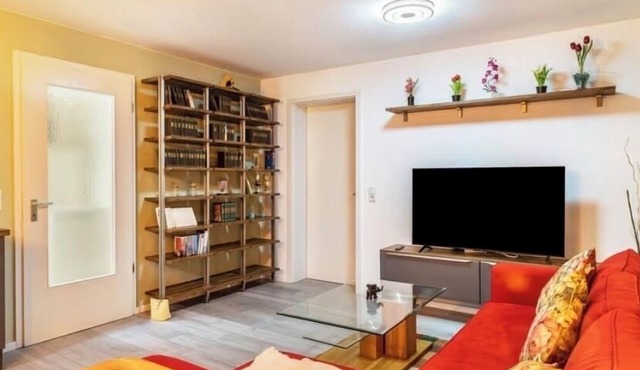 Close to BER/Adlershof airport in a quiet location; freeway transportation;