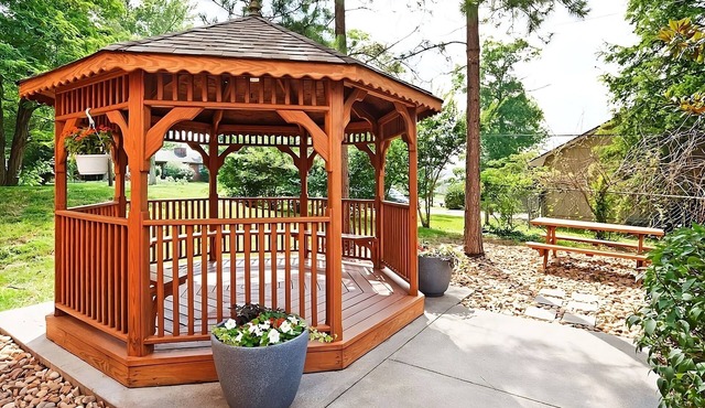 Close to Concord Park! Pet-friendly Suite with Private Kitchen! Parking, Gazebo!