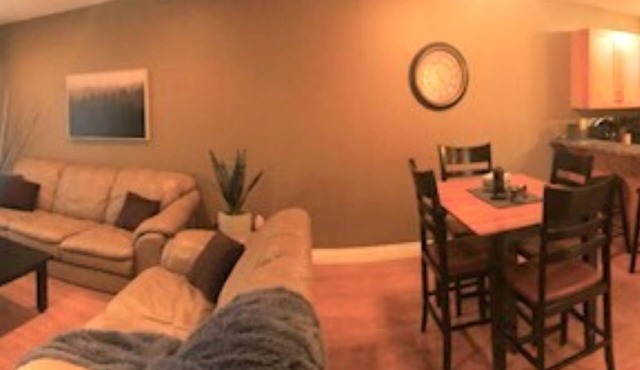 Close to everything: shopping, beach, boating, hiking, golfing or just relaxing!