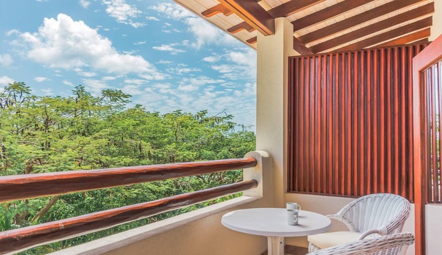 Close to Mullins Beach and Animal Flower Cave! Outdoor Pools, Parking!