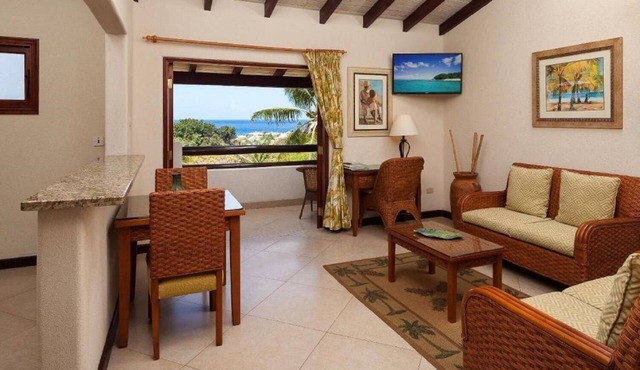 Close to Mullins Beach and Animal Flower Cave! Outdoor Pools, Parking!