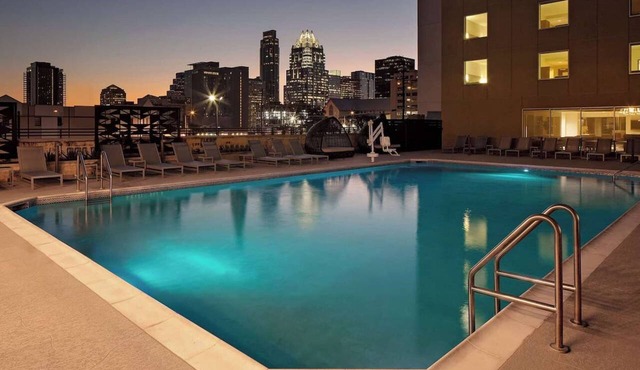 Close to UT Austin + Rooftop Pool. Bar. Dining.