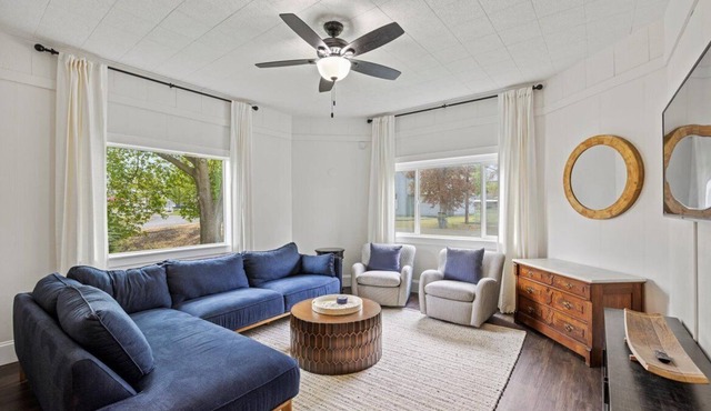 Close to Wine Country - Quiet, Historic Home in Waitsburg