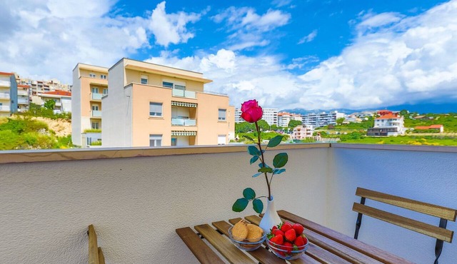 Close to Znjan beach, spacious studio with balcony