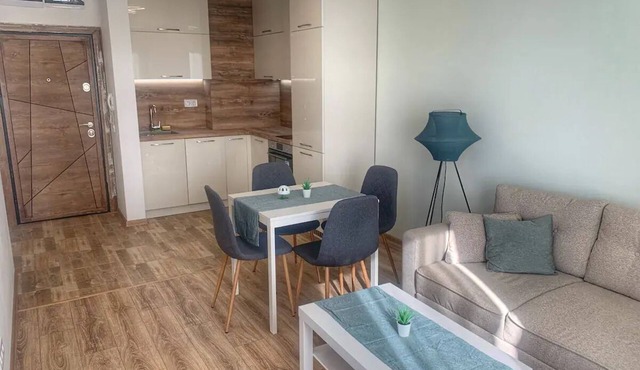 Cloud 9 Apartment by LMG