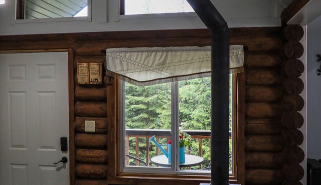 Cloud #9 Cabin — Cozy cabin w/hot tub!