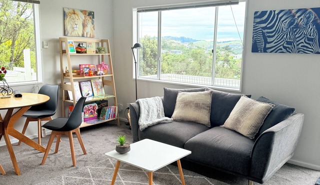 Cloud Catcher - Blooming Retreat with Scenic Views