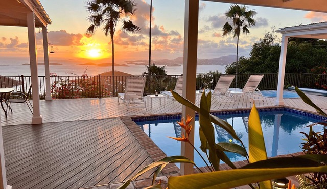 Cloud Nine! Spectacular Sunsets, Privacy, Pool, Spa & AC- Near Town & Beaches!
