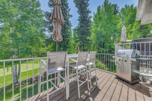Cloudcroft Townhome on Golf Course w/Deck!