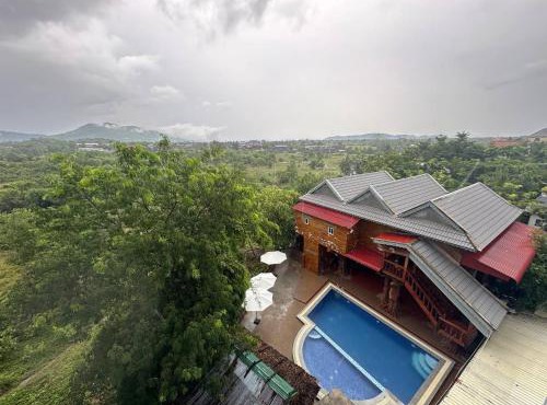 Cloudy Hill Hostel & Villa