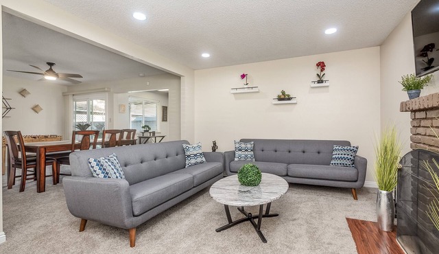 Clovis House with Foosball, 2-Car Garage!
