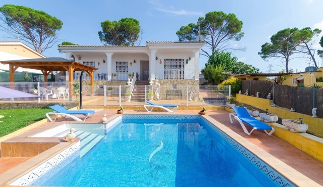 Club Villamar - Sunny villa with nice garden, fenced swimming pool and barbecue