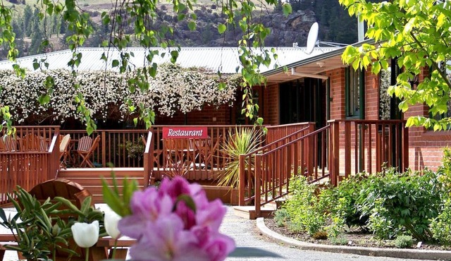 Clutha River Getaway for Two in Otago on New Zealand's South Island