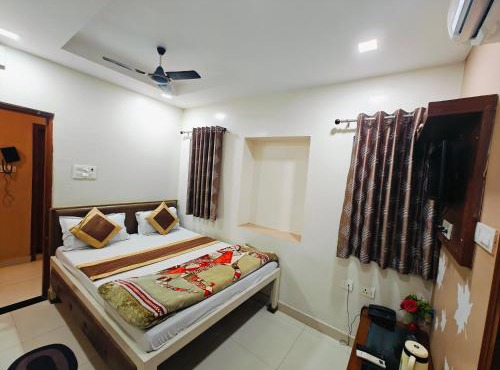 CN Comforts Hotel & Dormitory