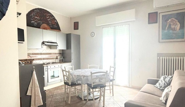 CN030 - Cesenatico, spacious one-bedroom apartment with air conditioning