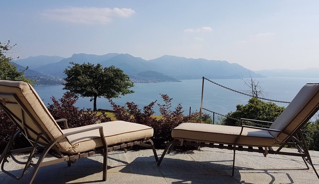 Country estate Cascina Borchina "LA FINCA" dream lake view, tranquility, nature, elegance, organic
