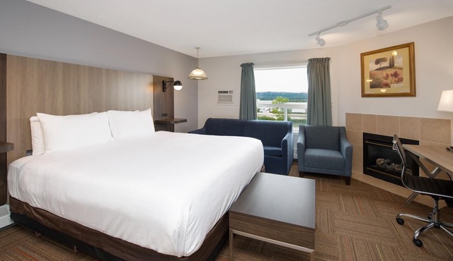 Coast Hinton Hotel