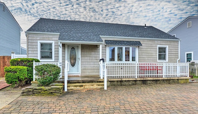 Coastal Brigantine Cottage: Walk to Beaches