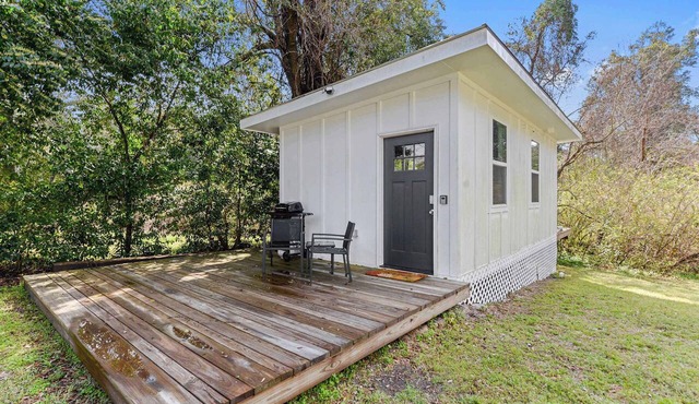 Coastal Cabana Studio - Close to beach and Mississippi City