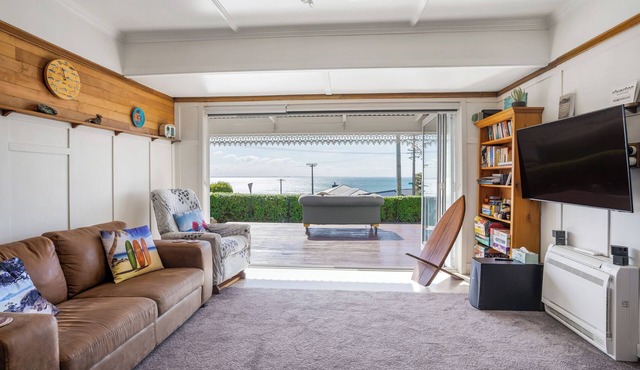 Coastal Cottage in Riverton Rocks