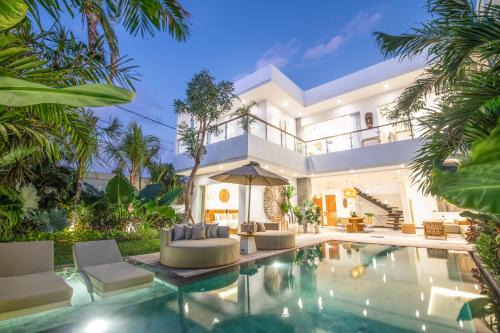 Coastal Elegance 4BR Villa, 400m to Finns,