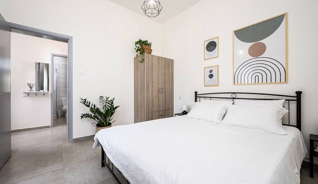 Coastal Elegance Suite 1Min to the Beach