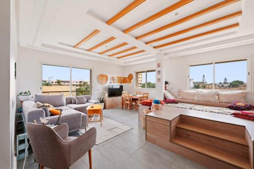 Coastal Escape - Appart chic, piscine & terrasse