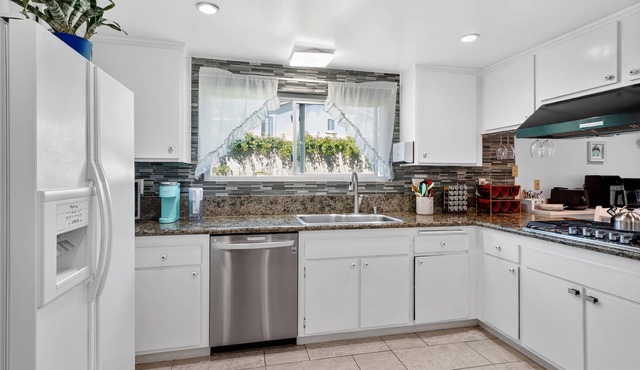 Coastal Escape With Private Mini Golf 4 Bedroom Home