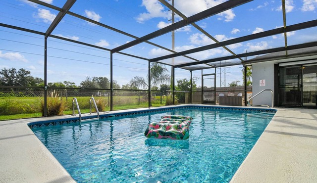 Coastal Family Retreat – Heated Pool, Fire Pit & Fun!