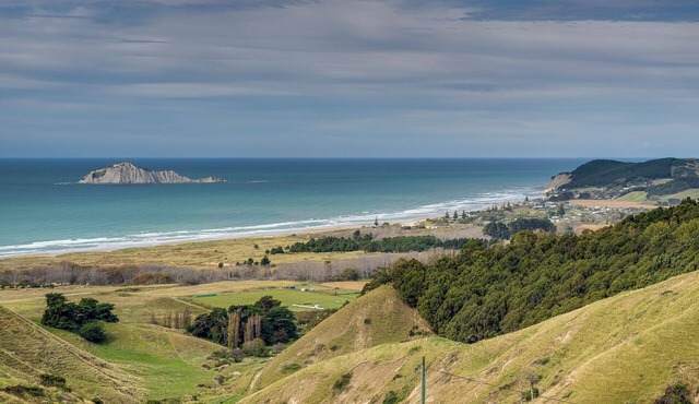 Coastal Haven – Waimarama Holiday Home