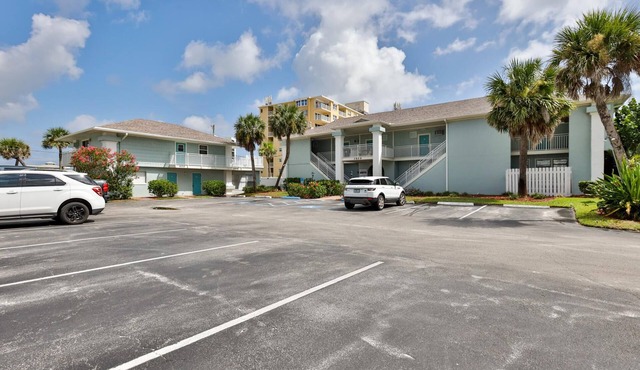 Coastal Life 206 - A 2nd floor studio with 2 single beds