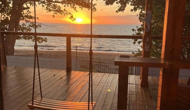 Coastal Oceanfront Hideaway w/3BR & Private Deck