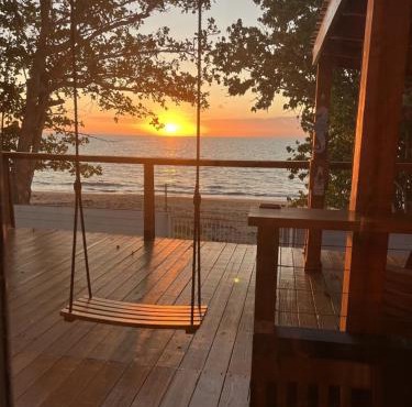 Coastal Oceanfront Hideaway w 3BR & Private Deck