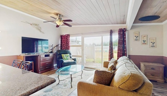 Coastal pool view condo with shared hot tub & beach trail access, dog-friendly