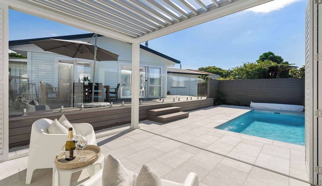 Coastal Retreat - Poolside Mt Maunganui