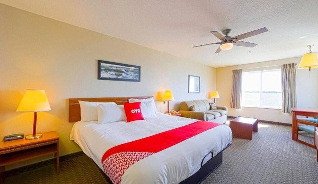 Coastal Retreat w/King Bed & Stunning Bayfront Sunset Views