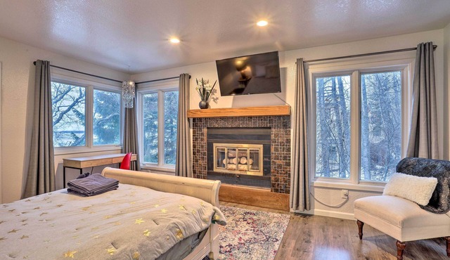 Coastal-view Apartment Near Downtown Anchorage!