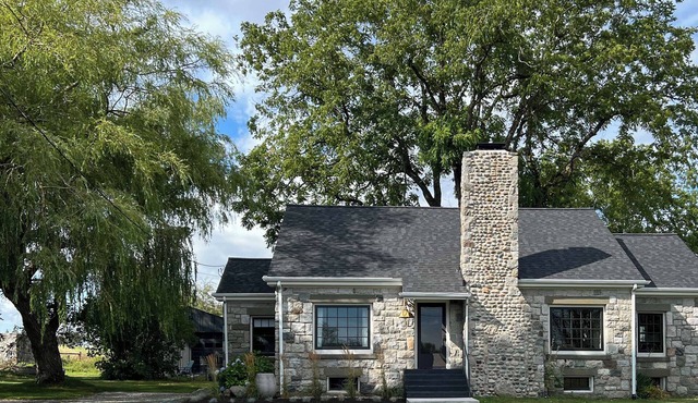 Cobblestone Cottage: luxurious boutique retreat in the countryside/views/firepit