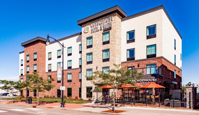 Cobblestone Hotel & Suites - Superior Duluth