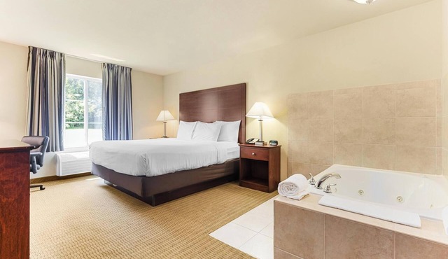 Cobblestone Inn & Suites - Bloomfield