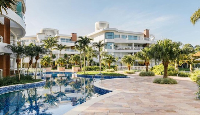 Cobertura em Resort Pé na Areia com Piscina Hidro