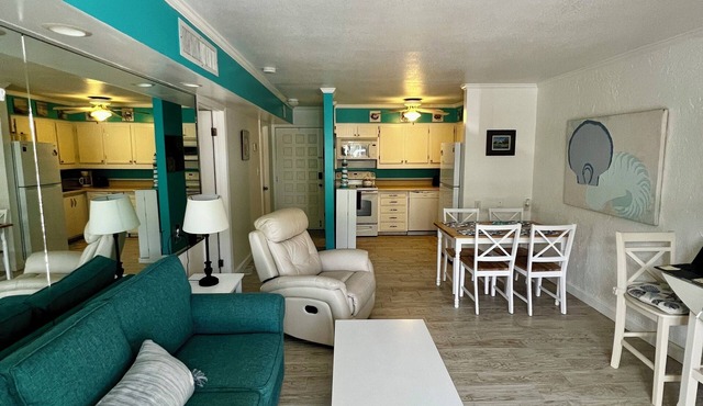 Coco Plum Beach Paradise: Water Views, Heated Pool, and Boat Slip.