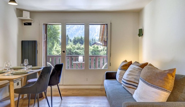 Cocon 1BR Balcony | Parking | HomeCine | Lift500m