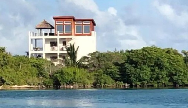 Coconut Palm Unit: Upscale condo with Caribbean Sea views
