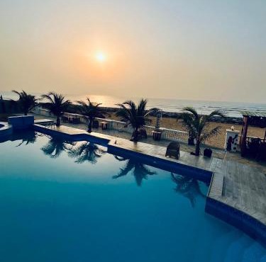 Coconut Pointe Villa & Beach Resort
