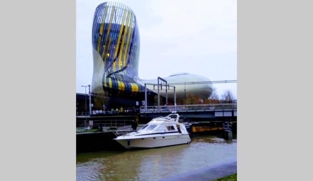 Cocoon boat